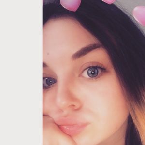 Meet your Posher, Alexis