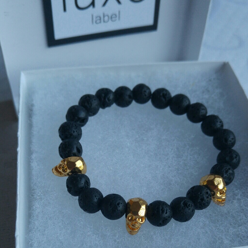 ⭐💀 Skull Lava Bead Stretch Bracelet Gold - Picture 4 of 5