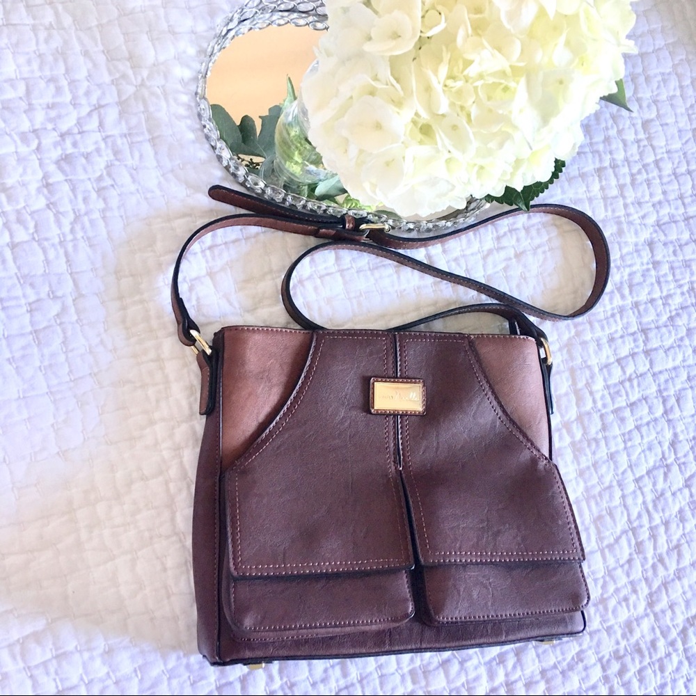 Two tone Simply Noelle Crossbody purse!