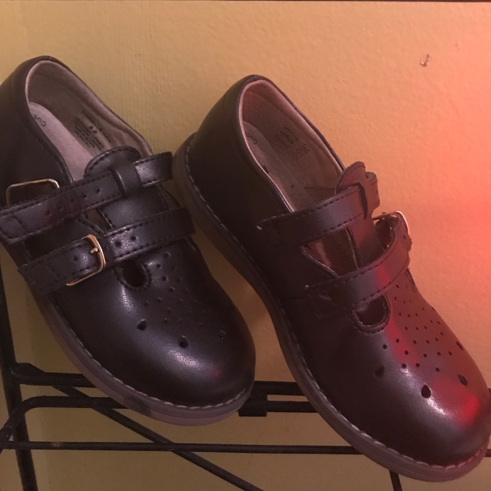 Toddlers petite feet brown leather shoes