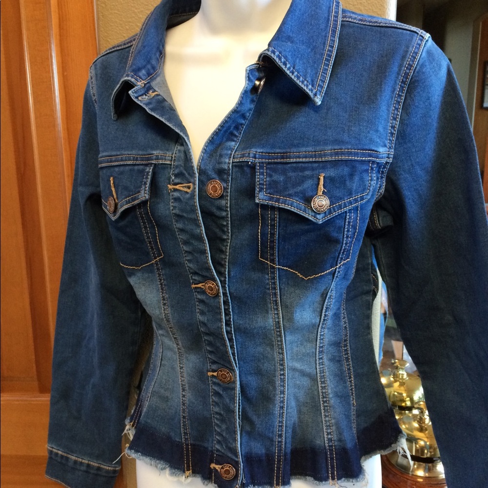 🍃💕NWT Dip Dyed Stretch Denim Frayed Hem Jacket
