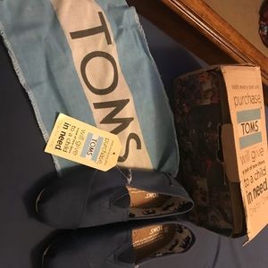 Brand new toms with tag and box