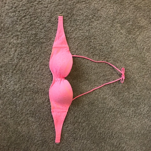 34C VS Crochet Bikini Top - Picture 1 of 4