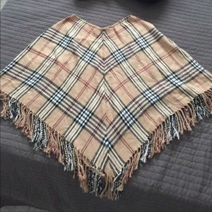 Poncho Burberry like design