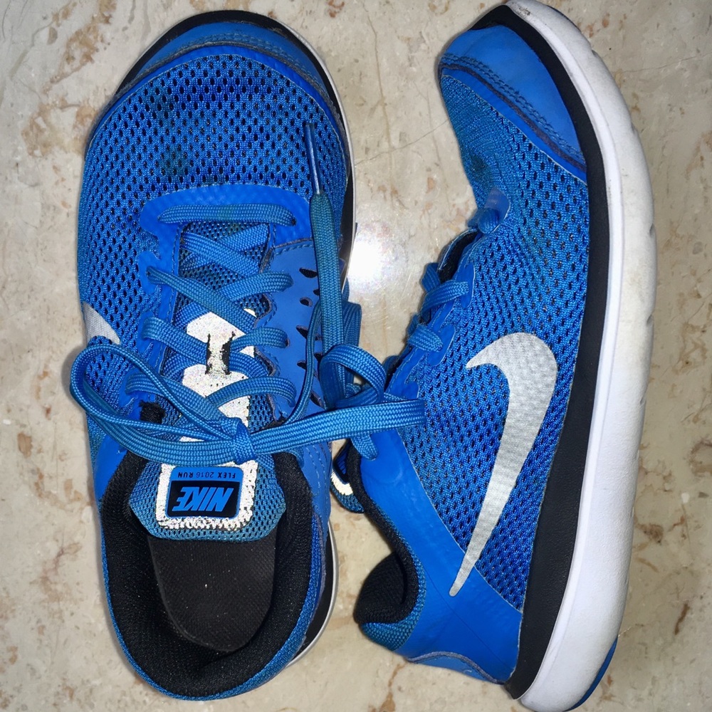 Boys Nike Size 2 fits like 1.5