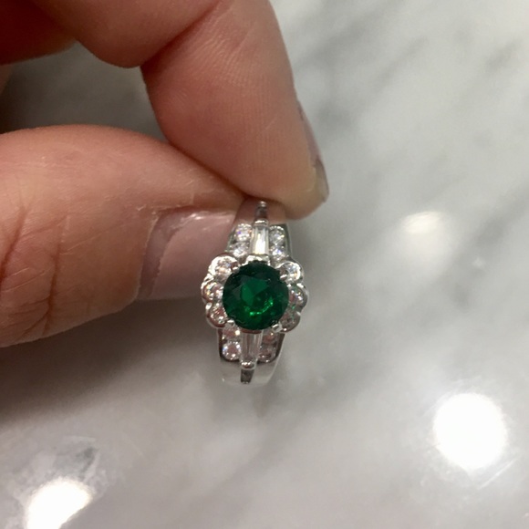 Beautiful Ring- Plated Silver With Green Stone - Picture 2 of 6