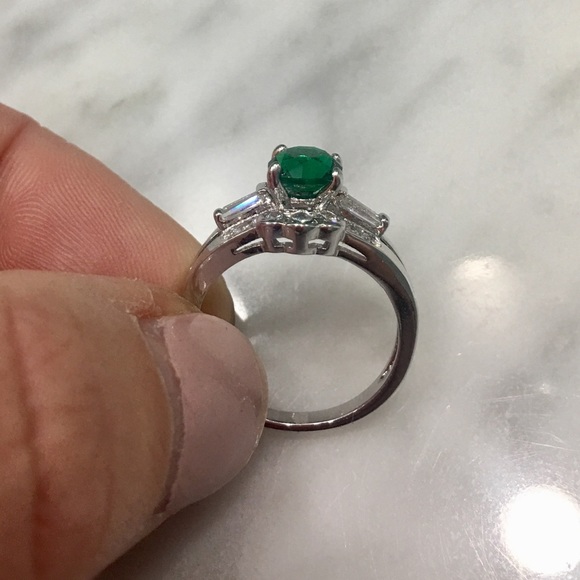 Beautiful Ring- Plated Silver With Green Stone - Picture 3 of 6