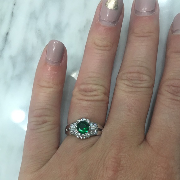 Beautiful Ring- Plated Silver With Green Stone - Picture 6 of 6