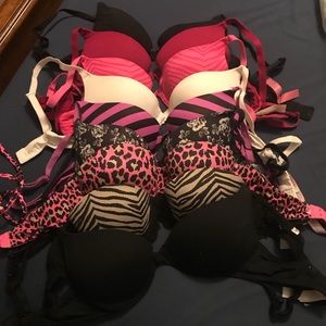 9 Victoria secret bras. 2 are strapless