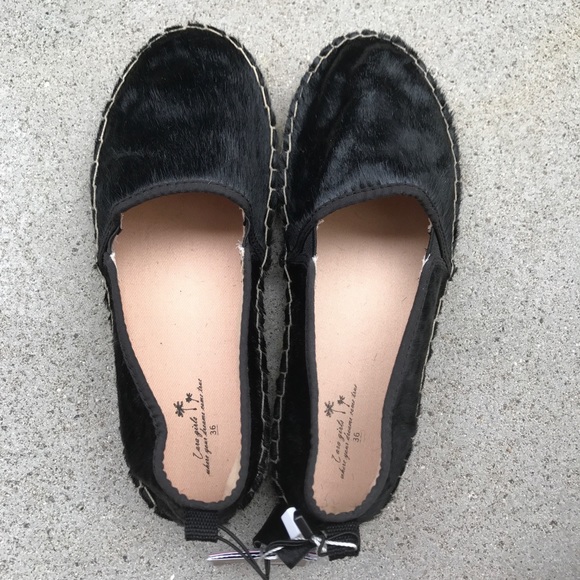 SOLD Zara Shoe Collection Pony Hair Fall Flats - Picture 2 of 8