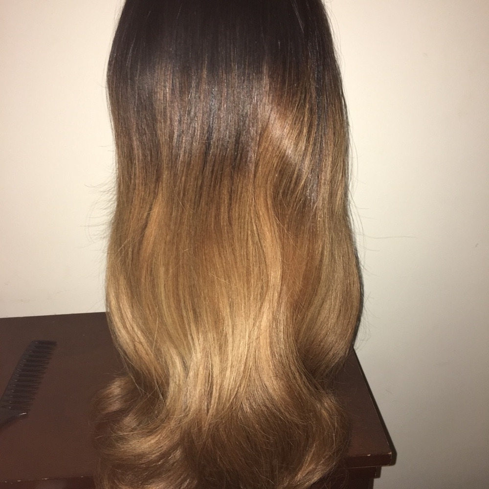 ‼️SALE‼️ Wig With Custom Color - Picture 3 of 7