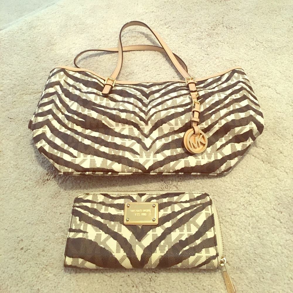 Micheal Kors purse and wallet