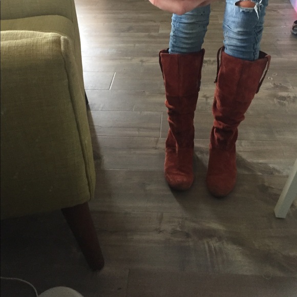 Ugg - Picture 3 of 5