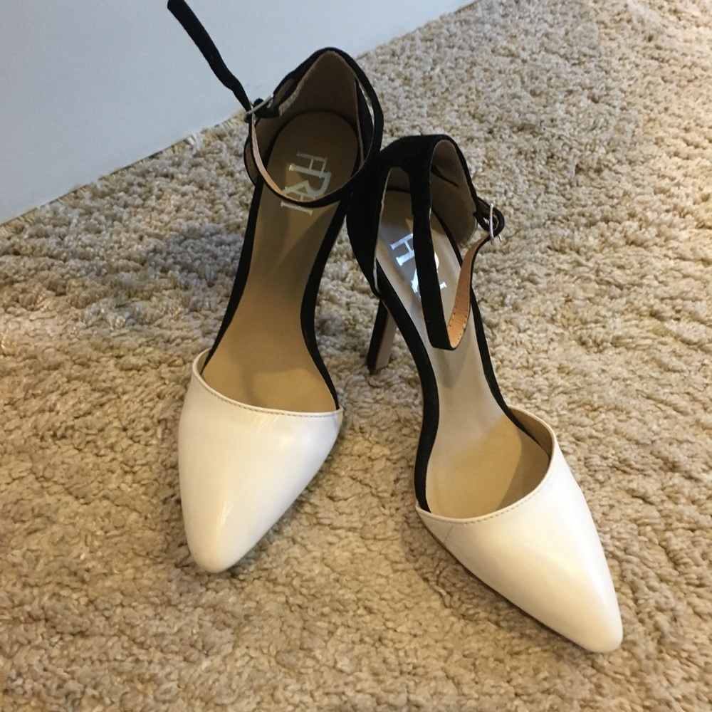 Color block black and white pumps with ankle strap