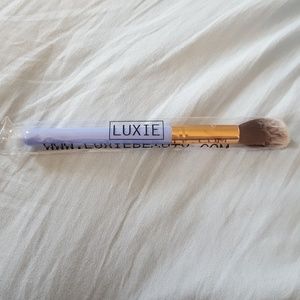 Luxie makeup brush
