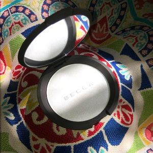 ⬇️⬇️💄Becca Pressed highlighter 💄