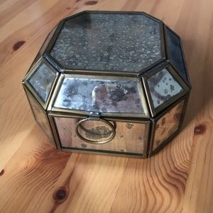 Vintage inspired mirror box