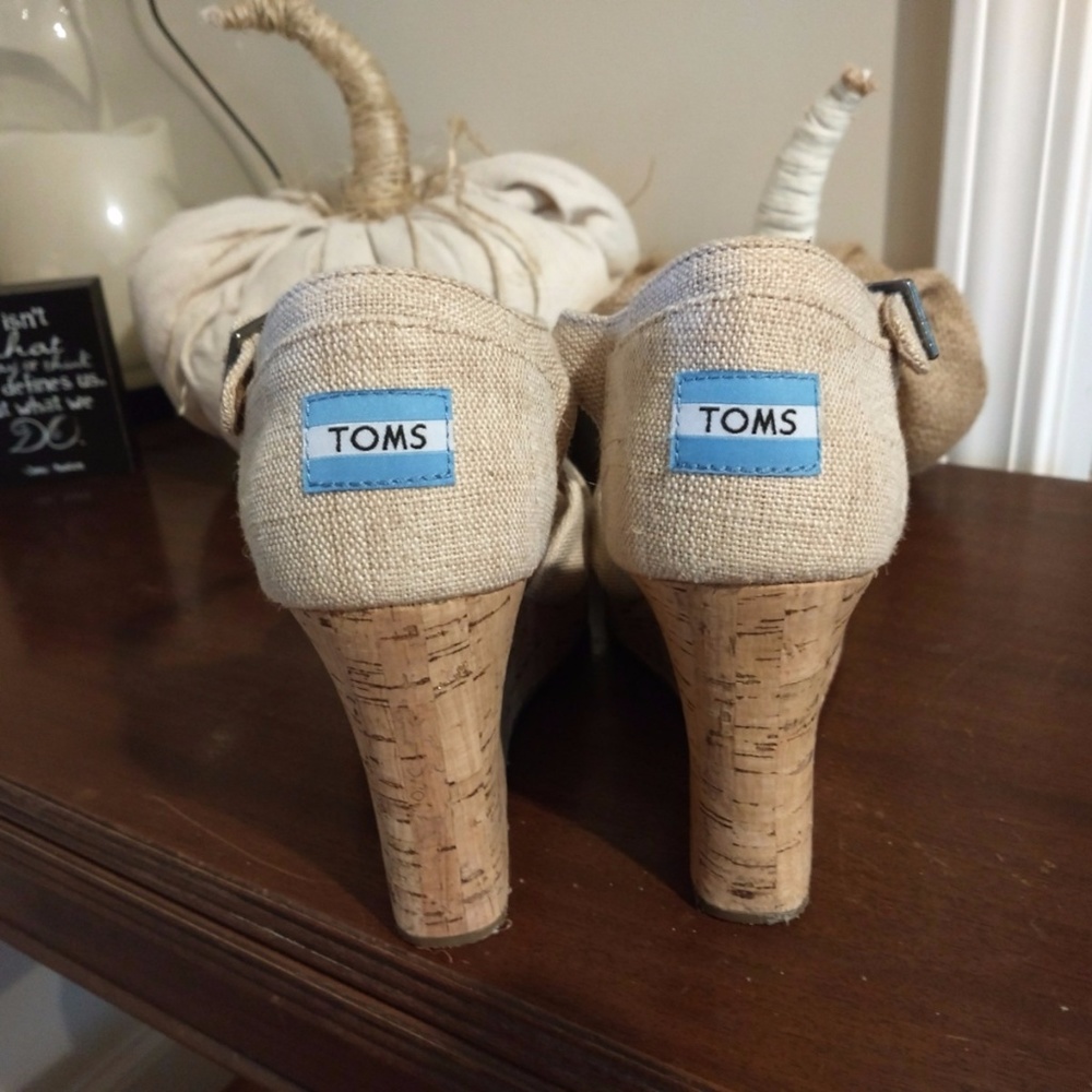 Toms Tan Canvas Sienna Wedge  Shoes Size 9.5