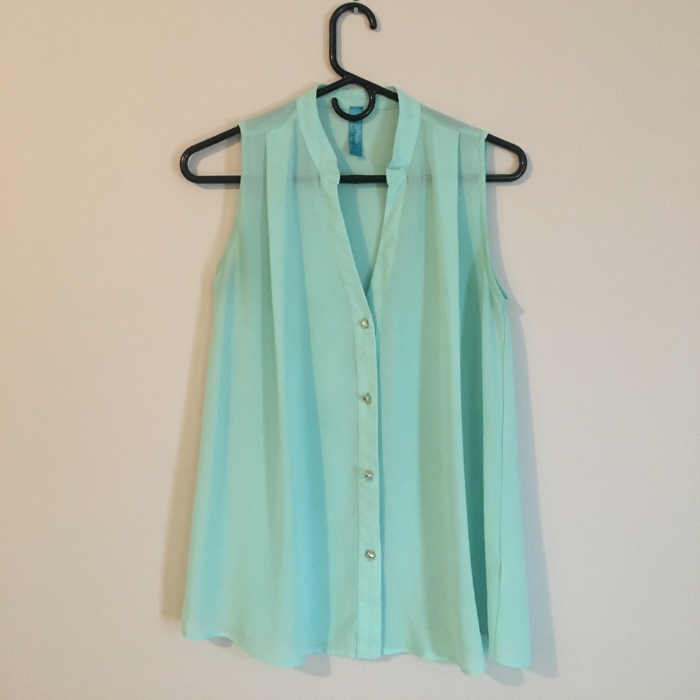 Sleeveless sheer blouse