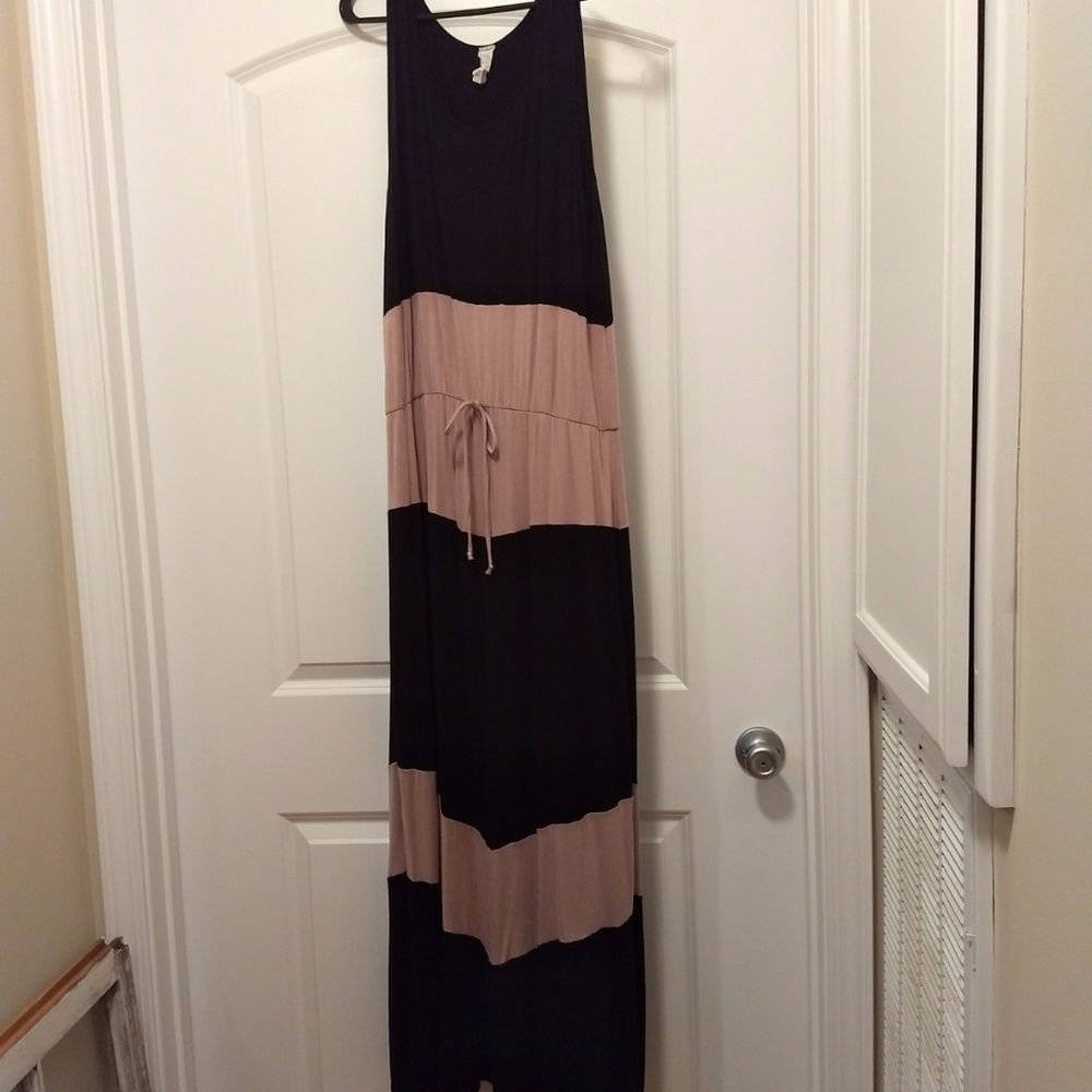 Black/Tan Chevron Sleeveless Maxi Dress