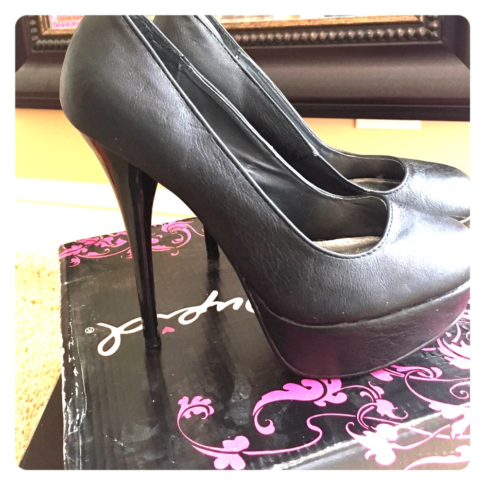 Basic black platform pump