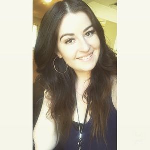 Meet your Posher, Caitlin