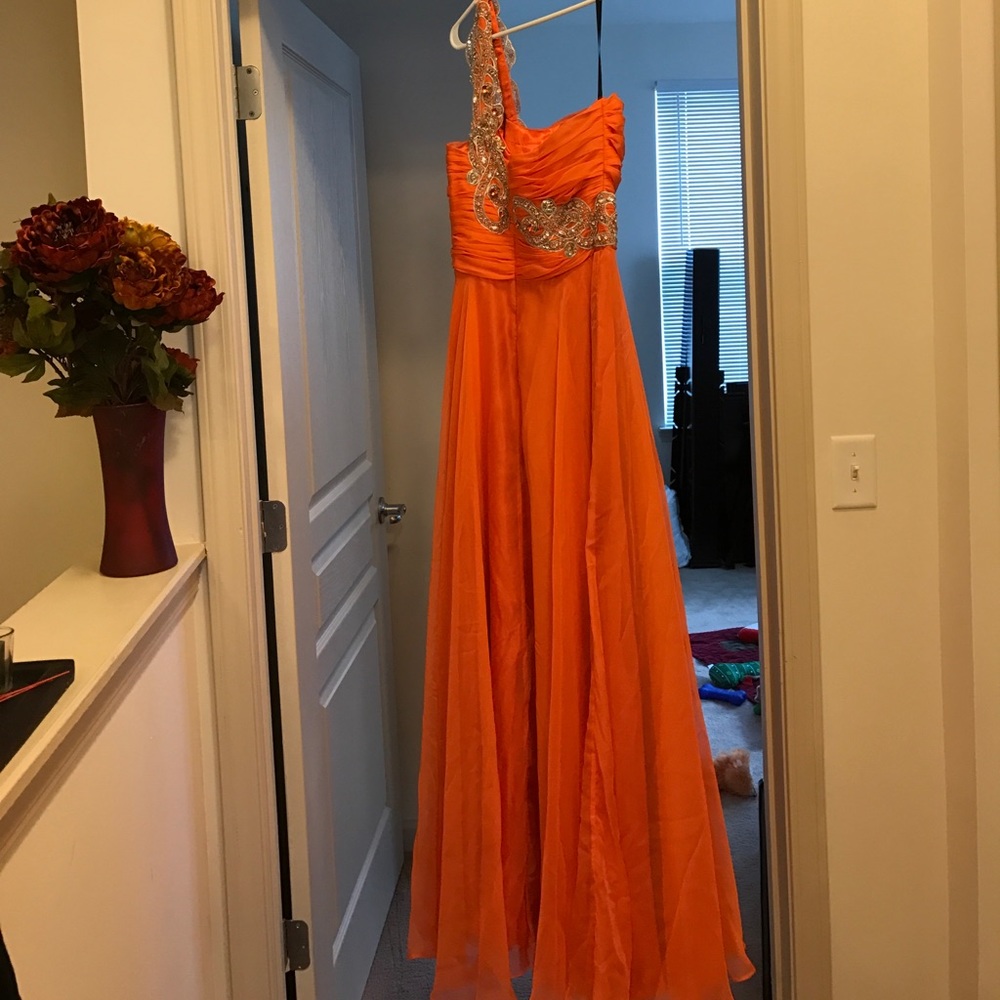 Prom dress - Picture 2 of 3