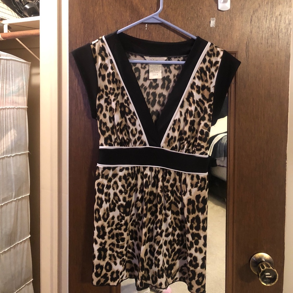 Adorable leopard print blouse