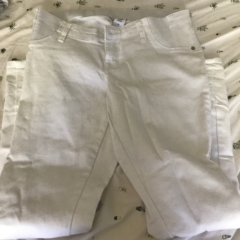 Liz Lange white Maternity skinny Jeans