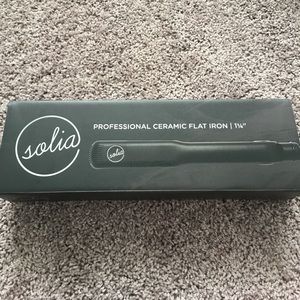 Solia Professional Ceramic Flat Iron 1 1/4