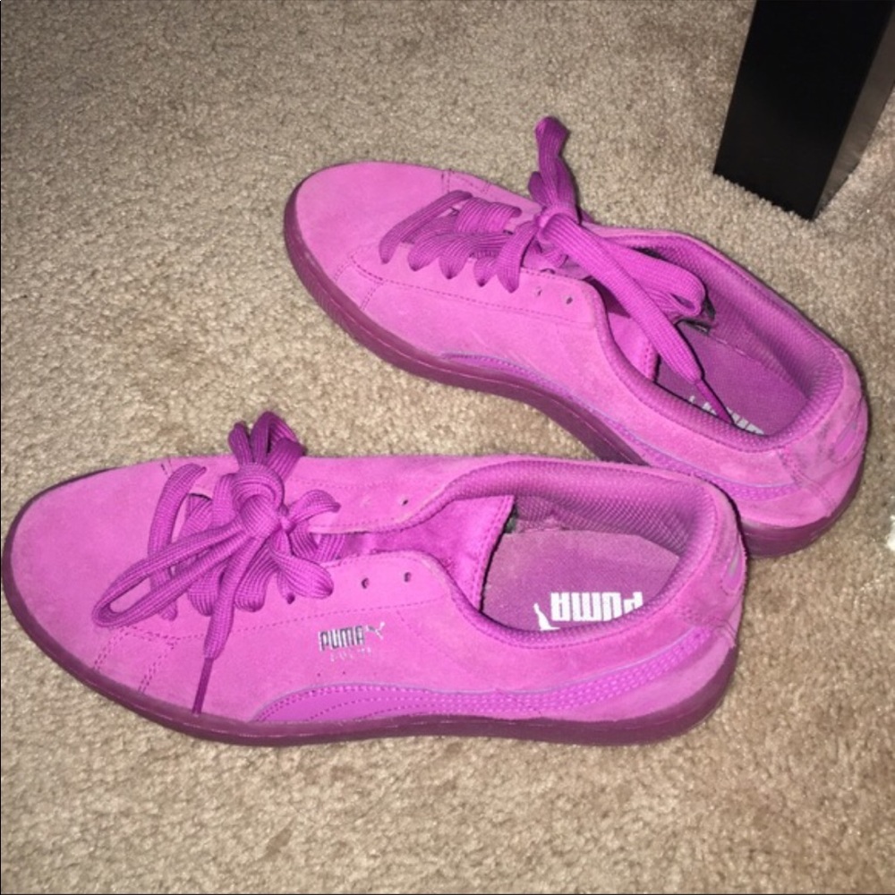 Suede pumas