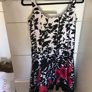 Pretty dress cotton fitted with wires inside