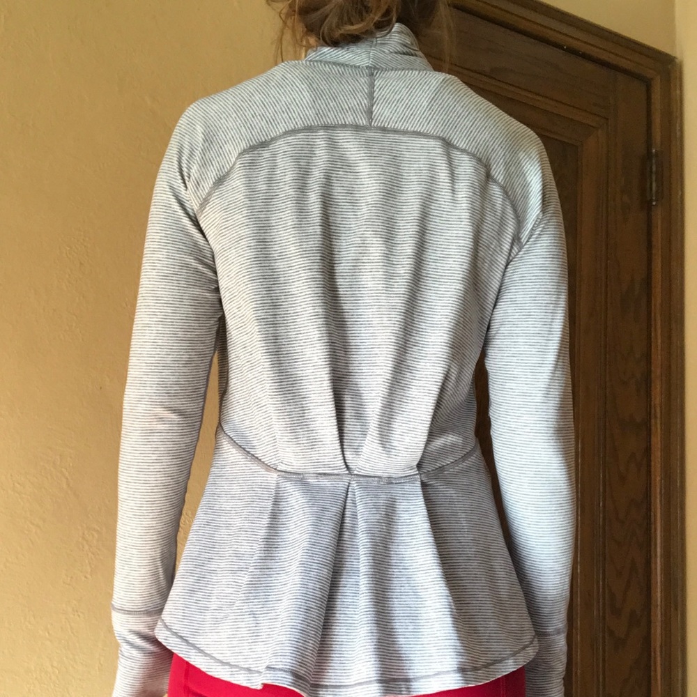 Lululemon knit long-sleeved top.