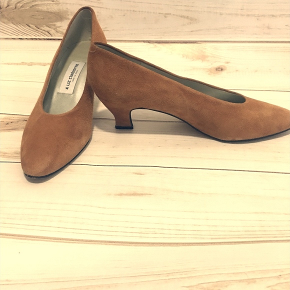 Liz Claiborne Shoes - Liz Claiborne Vintage Kitten Heels Suede 8 1/2