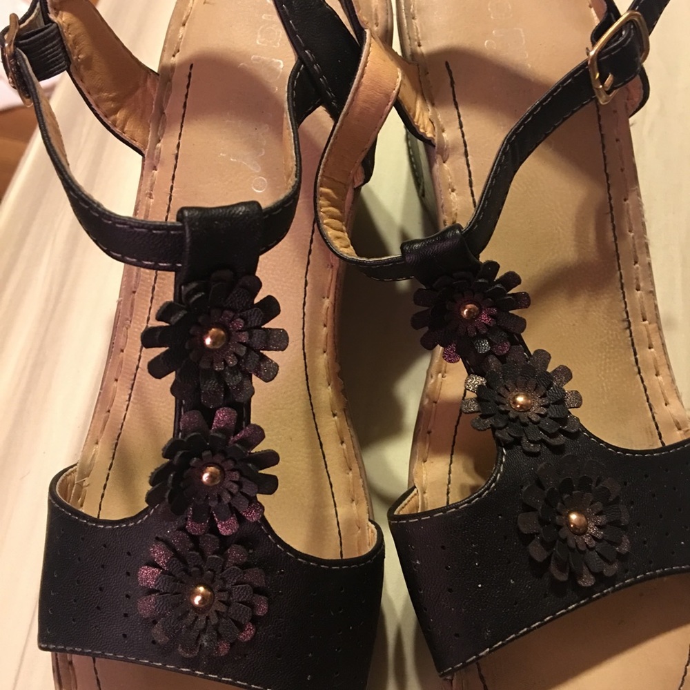 Black sandals. Size 10. Fits like a 9 1/2.
