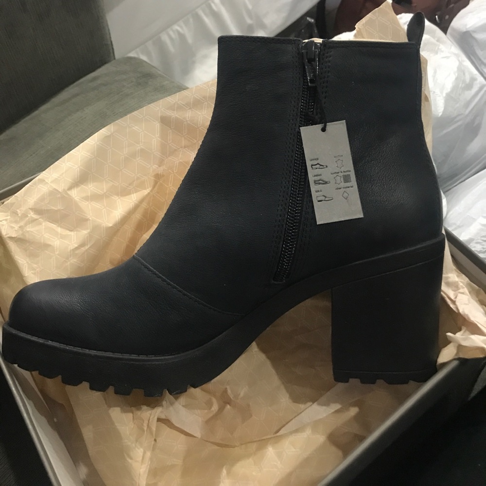 Vagabond Navy Booties