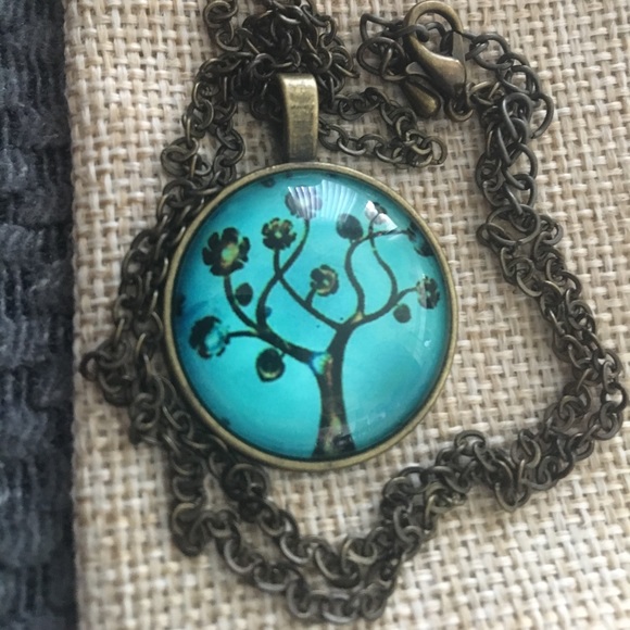 Beautiful Tree necklace. - Picture 2 of 3