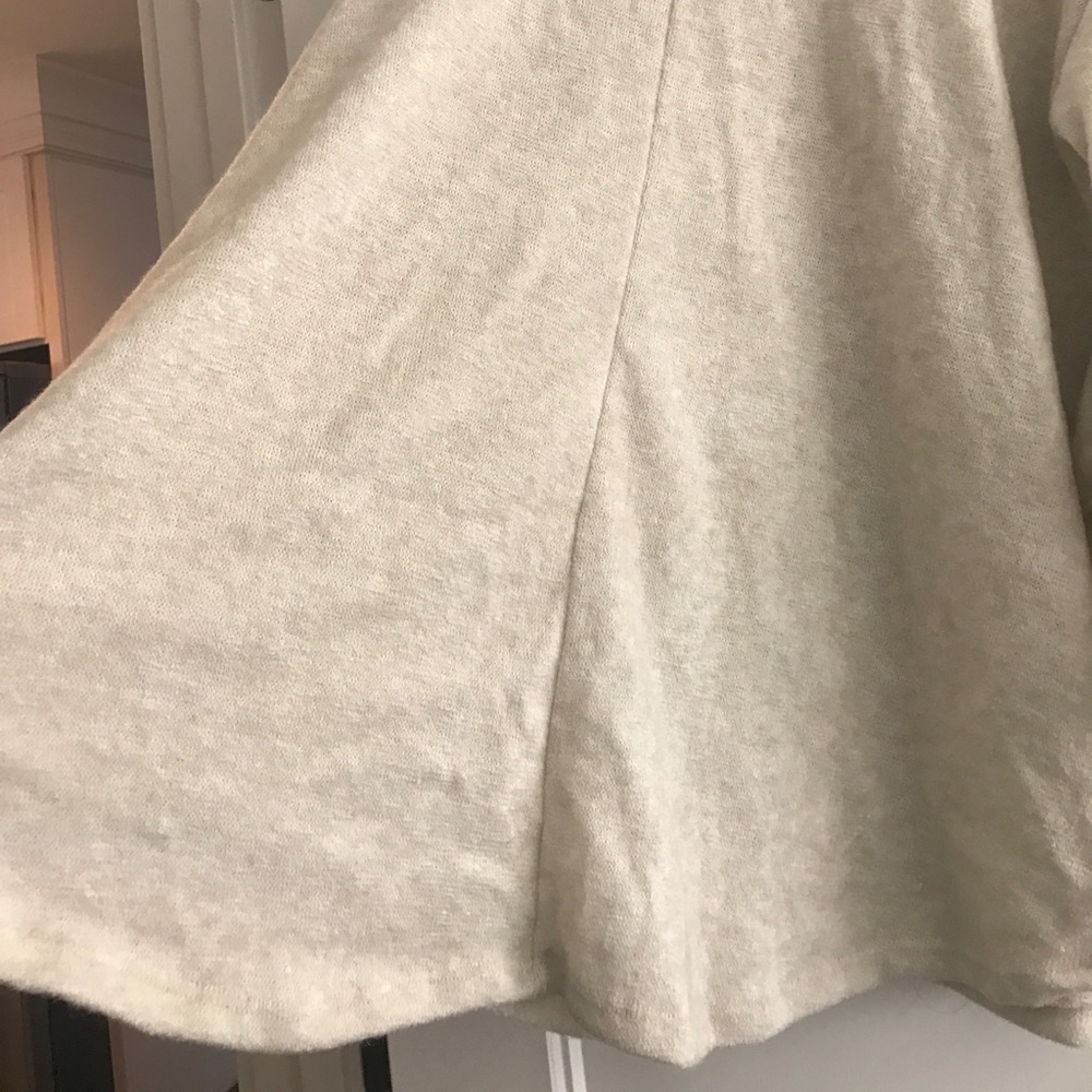 Bell tiered ruffle sleeve sweater size medium - Picture 6 of 8