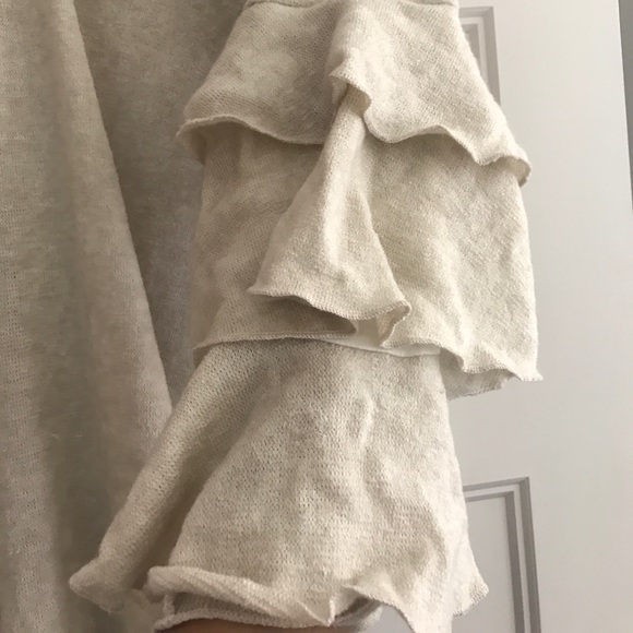 Bell tiered ruffle sleeve sweater size medium - Picture 5 of 8