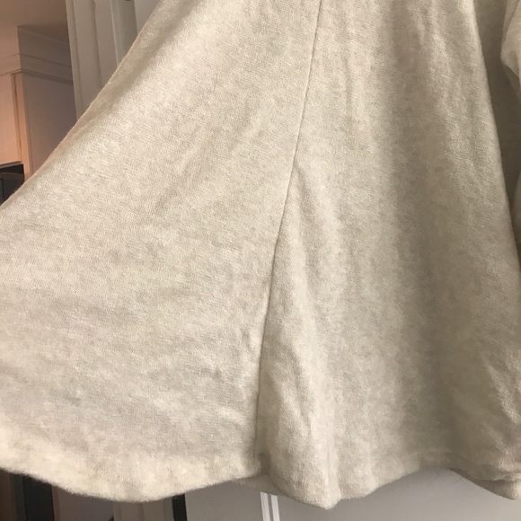 Bell tiered ruffle sleeve sweater size medium - Picture 6 of 8