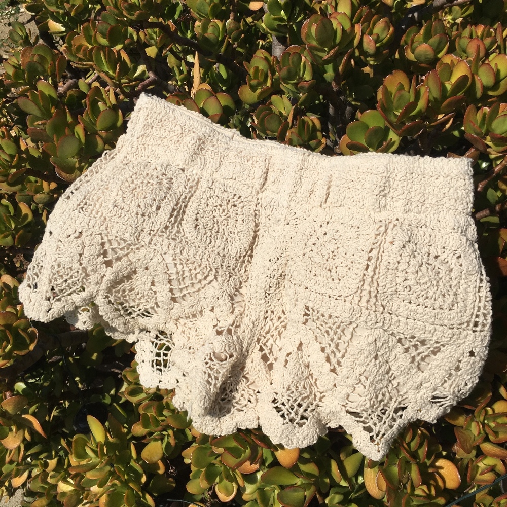 Cream lace Surf Gypsy shorts!! <3