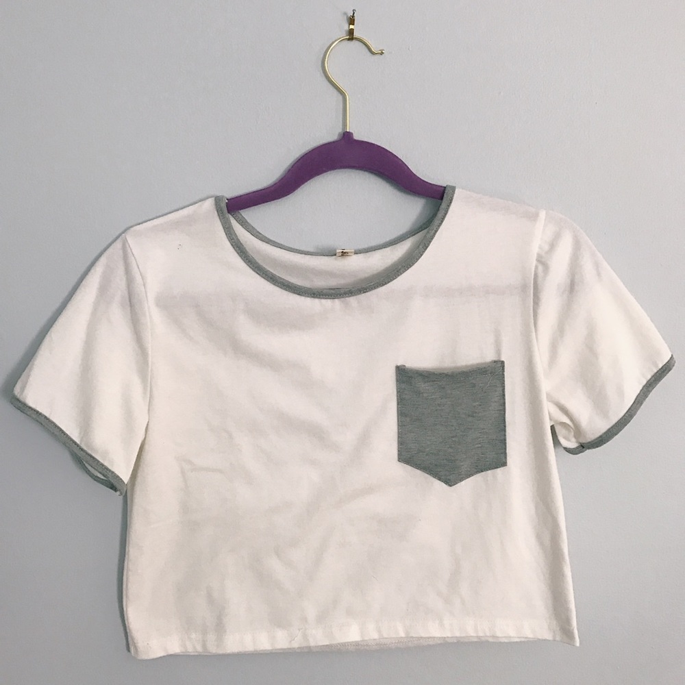 WHITE CROP TOP WITH GREY POCKET
