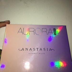 Anastasia Beverly Hills glow kit aurora