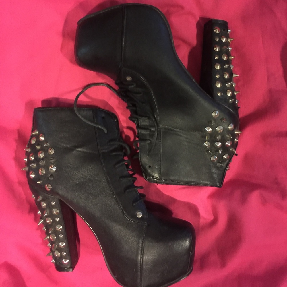 Jeffrey Campbell inspired black pumps with studs