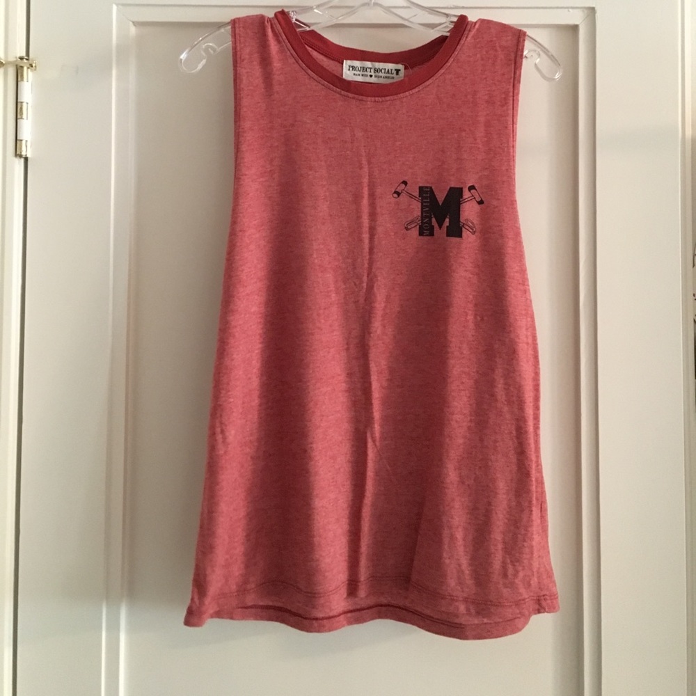 Low cut tank top