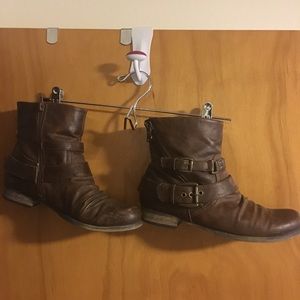 Carlos by Carlos Santana brown shorty boots