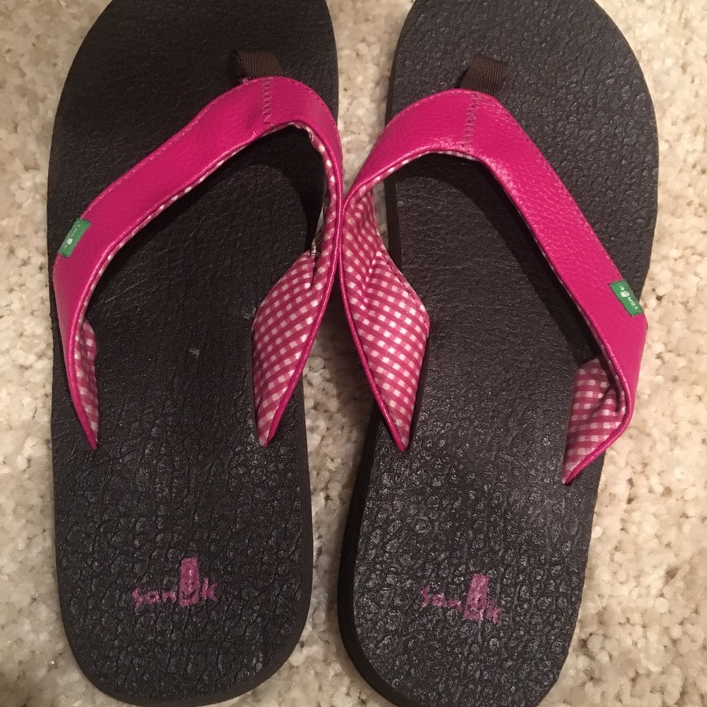 sanuk sandals