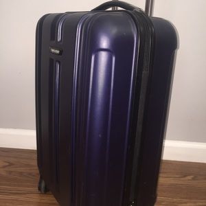 Lightweight spinner carryon luggage
