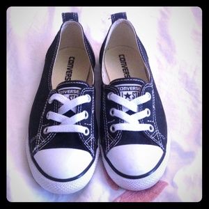 Converse girls size 5.5