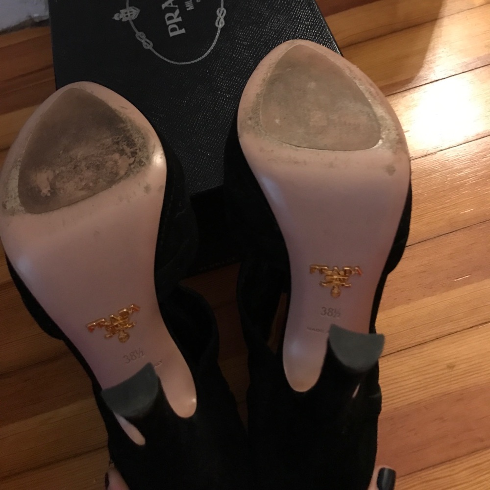 ❤️EUC BLACK SUEDE PRADA HEELS!!! ❤️ - Picture 2 of 4